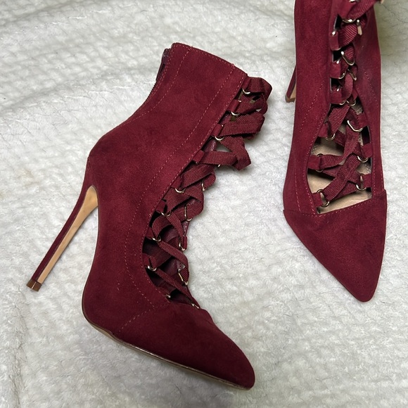 CHARLOTTE RUSSE - Size 6 HEELS - Picture 2 of 3